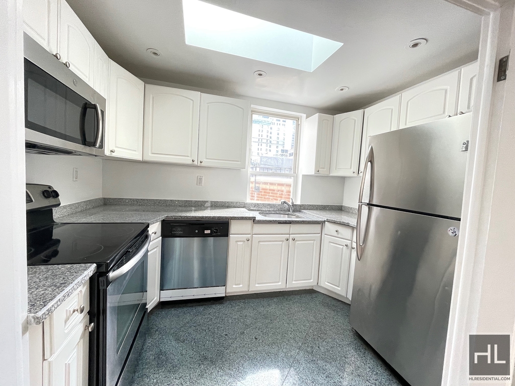 West 55th Street - Photo 4