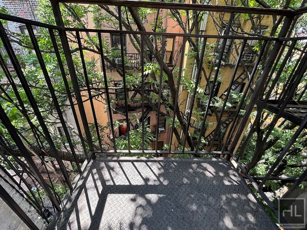 E 13th St. - Photo 4