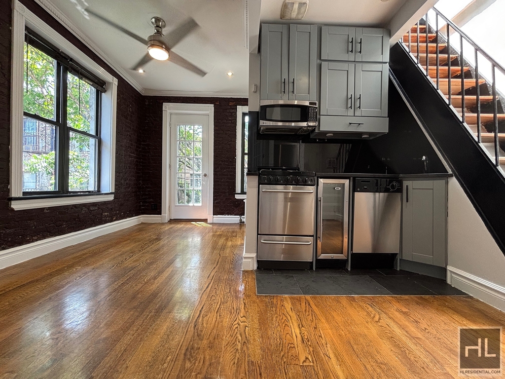 E 13th St. - Photo 3