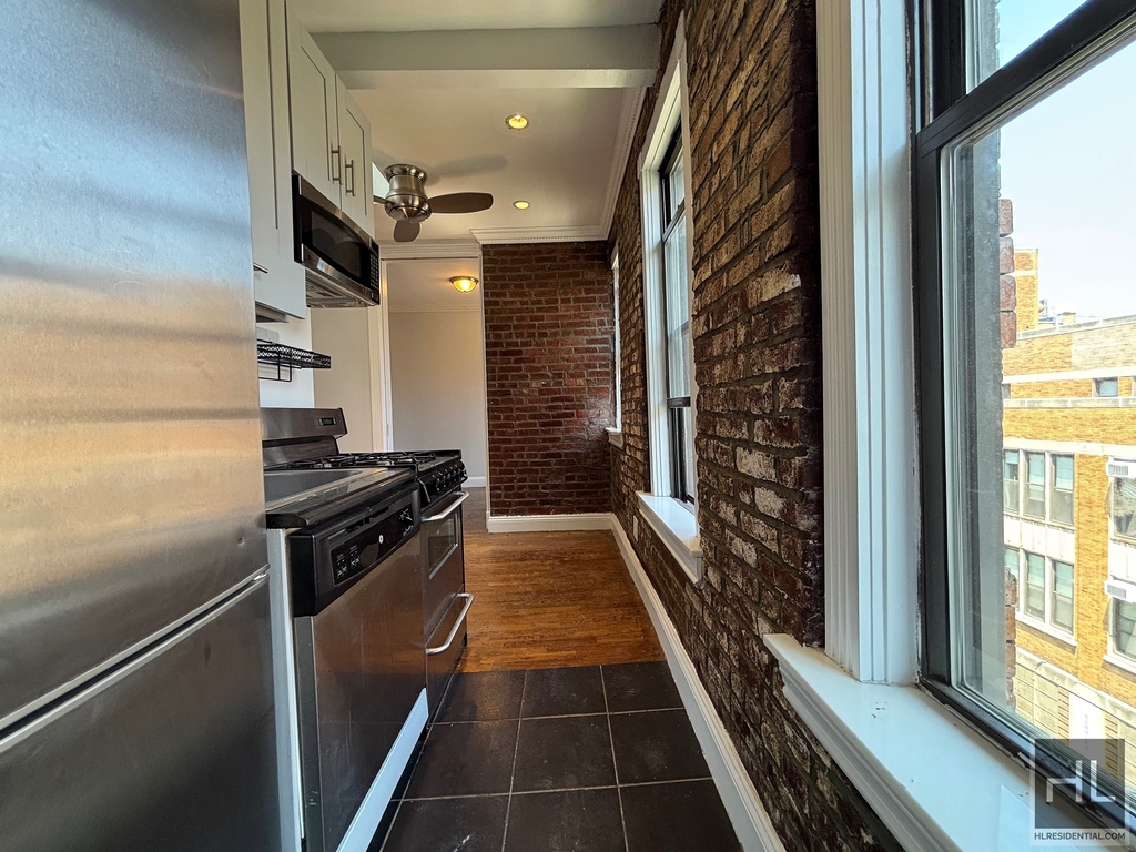 East 13 Street - Photo 5