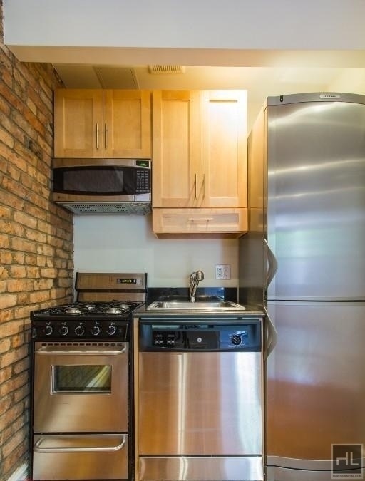 E 5th St. - Photo 3