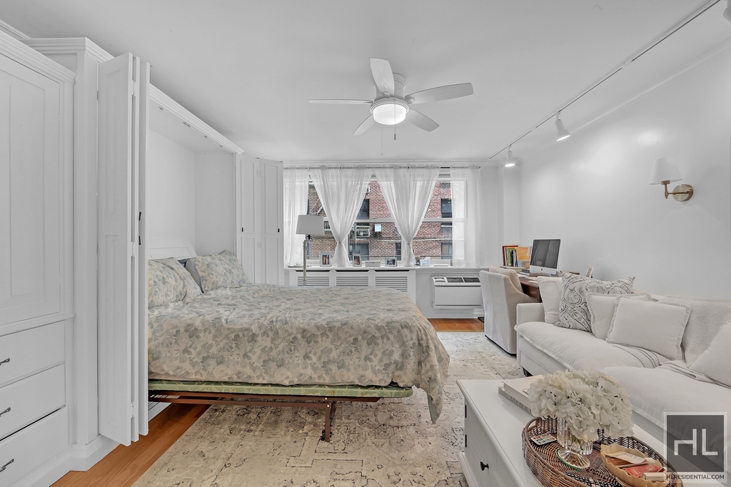 315 East 70 Street - Photo 2