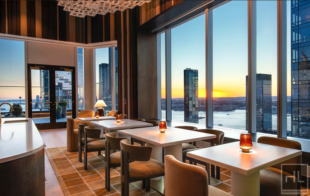 10th Avenue - Photo 11