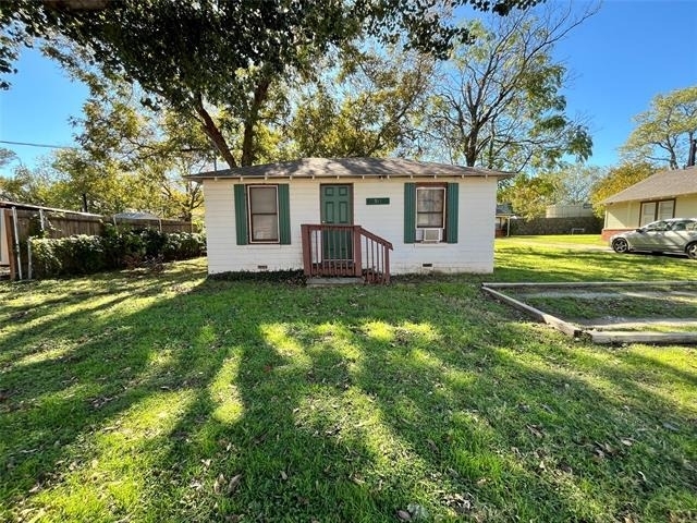 511 W Collins Street - Photo 1