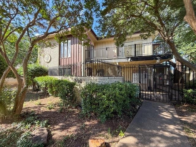 5001 Bowser Avenue - Photo 1