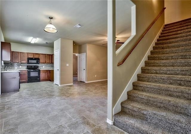 702 E College Street - Photo 4