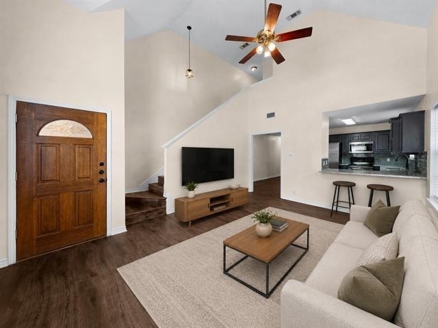 324 N Tolbert Avenue - Photo 2