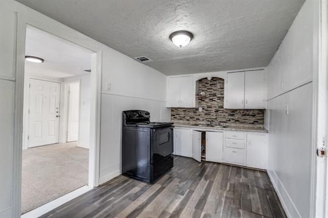 5529 Diaz Avenue - Photo 2