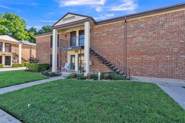 4024 Ridglea Country Club Drive - Photo 0