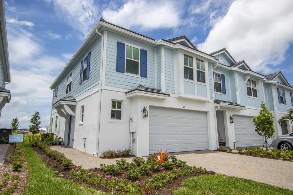 171 Se Birch Terrace - Photo 0