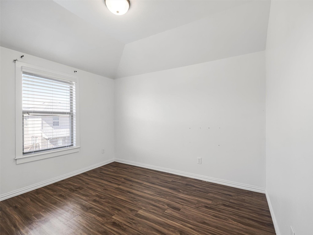 4918 Villas Drive - Photo 10