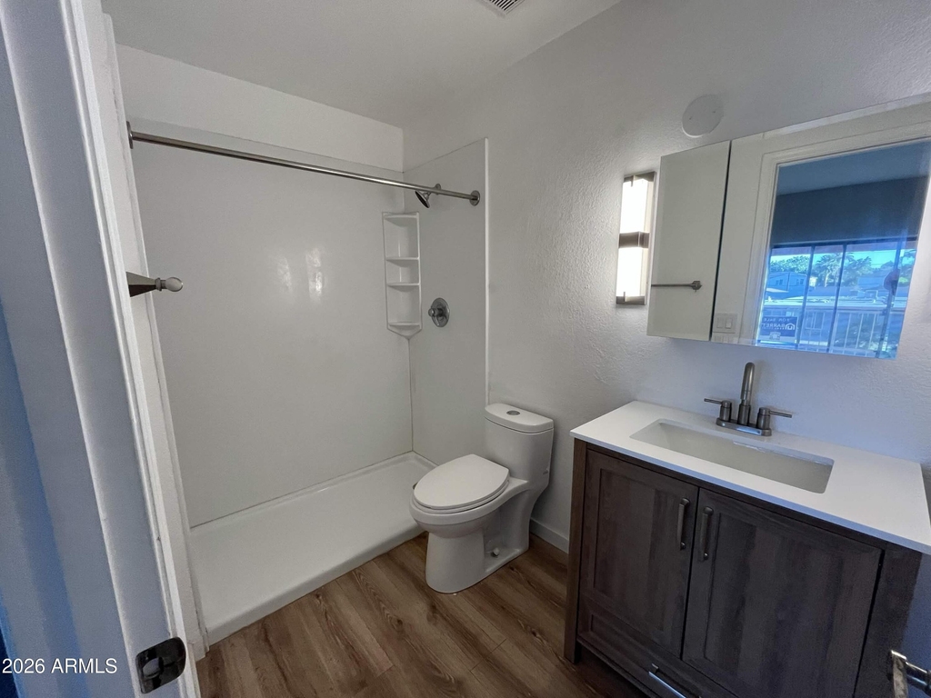 1017 E Maryland Avenue - Photo 8