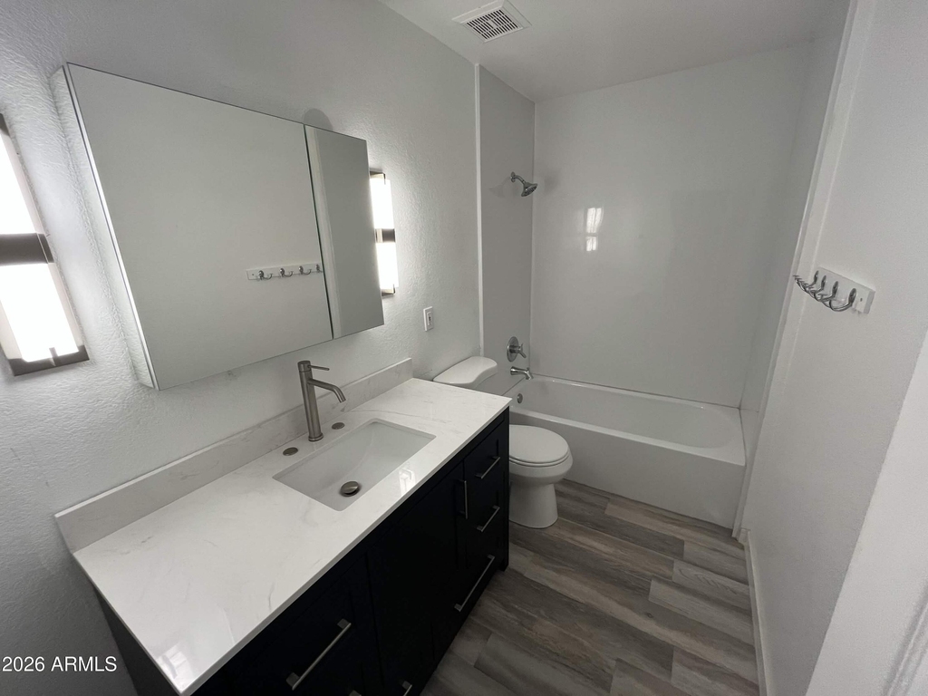 1017 E Maryland Avenue - Photo 6
