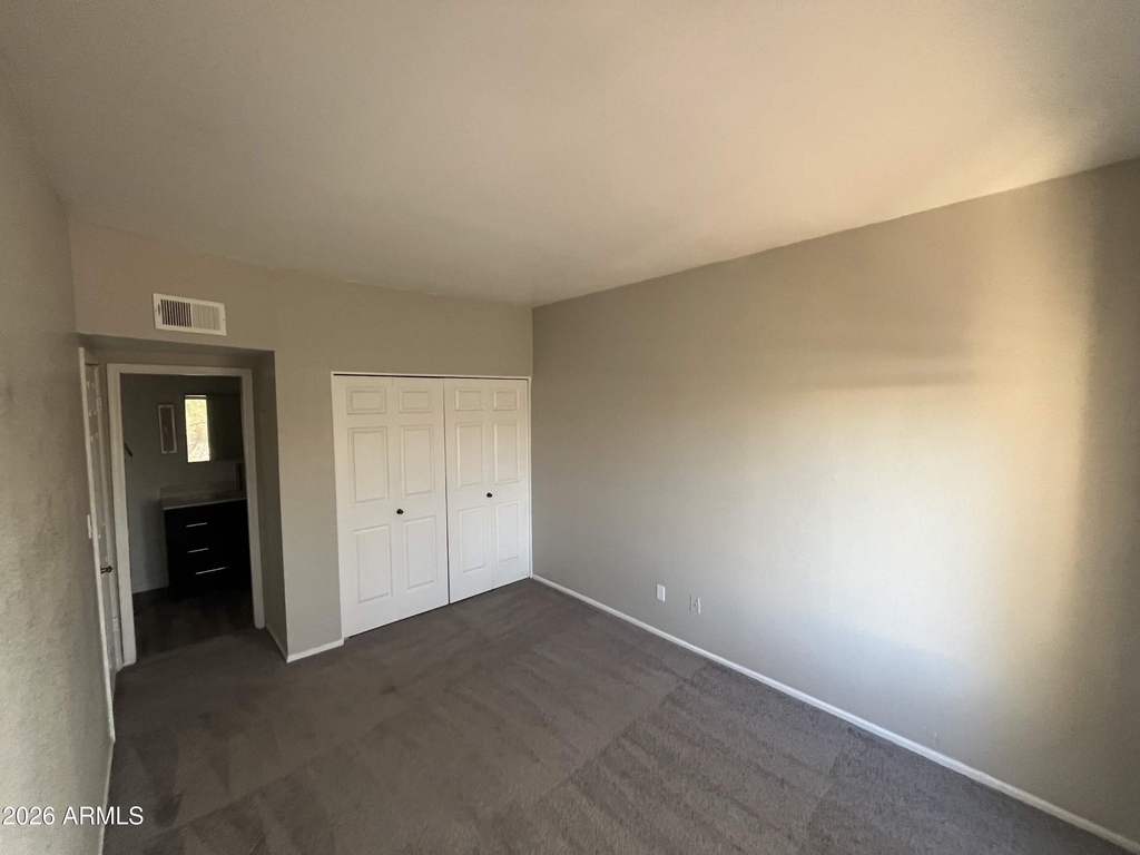 1017 E Maryland Avenue - Photo 4