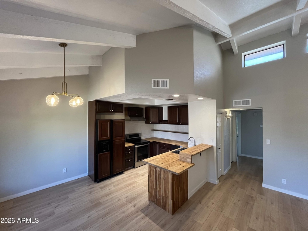 1017 E Maryland Avenue - Photo 0