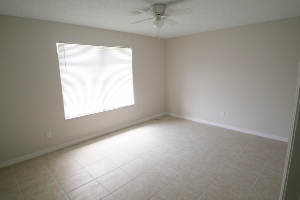 1137 Sw Estaugh Avenue - Photo 9