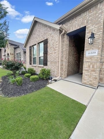 11229 Yellow Rose Way - Photo 2
