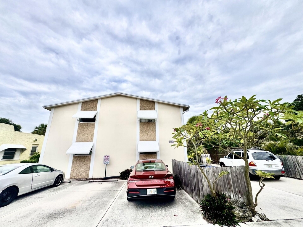 417 N K Street - Photo 1