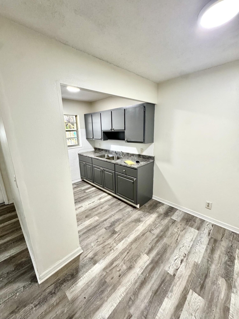 417 N K Street - Photo 8