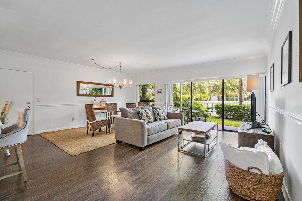 11863 Wimbledon Circle - Photo 2