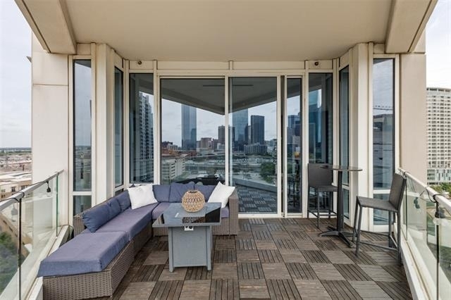 2408 Victory Park Lane - Photo 18