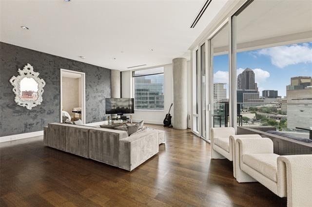 2408 Victory Park Lane - Photo 10