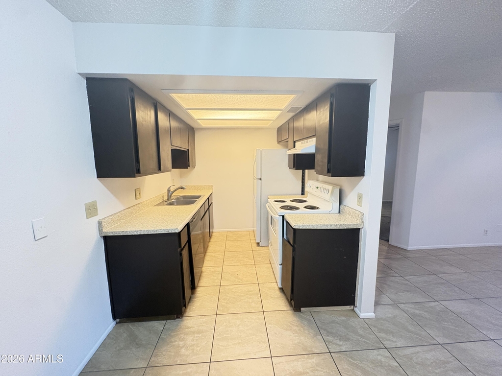 2931 E Beck Lane - Photo 0