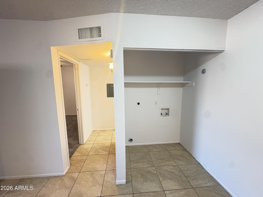 2931 E Beck Lane - Photo 3