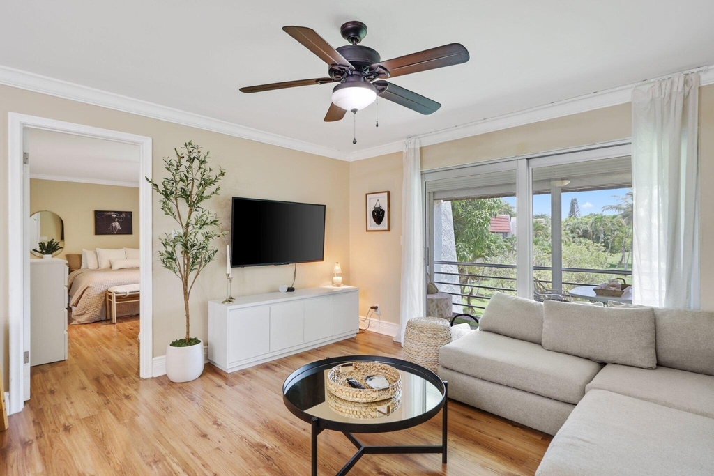 2700 Fiore Way - Photo 2