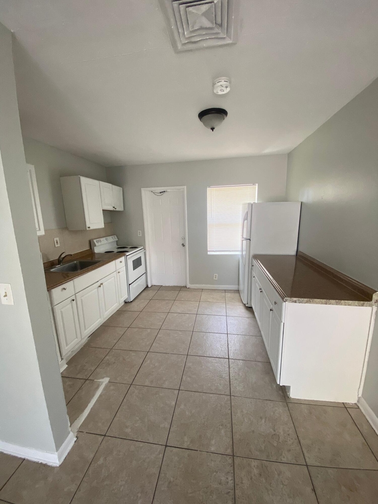 3716 Henry Avenue - Photo 2