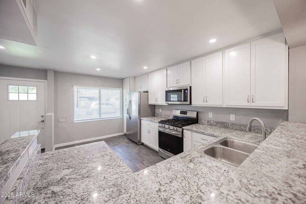 6521 N 19th Drive - Photo 8