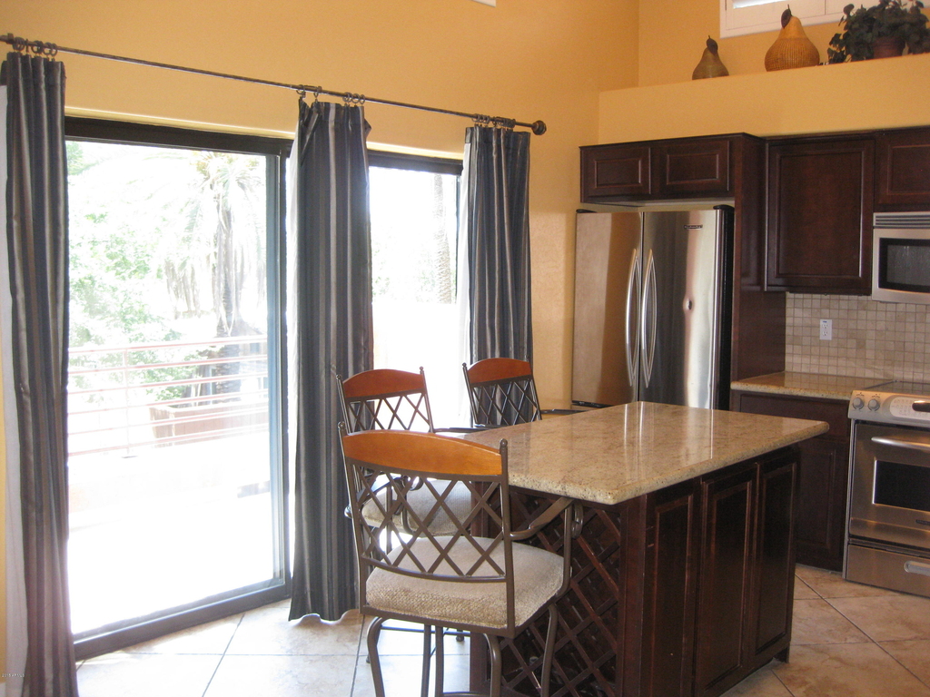 330 S Farmer Avenue - Photo 3