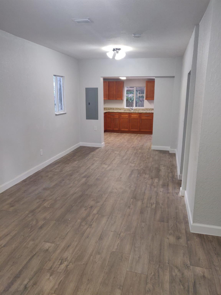210 Sw 7th Street - Photo 1