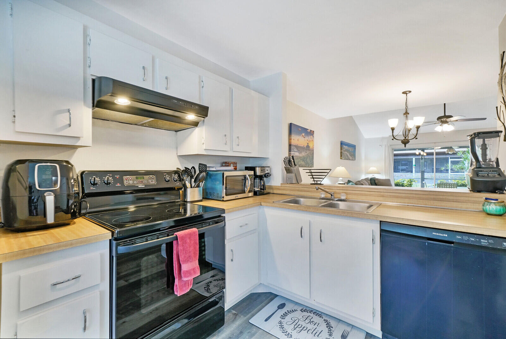 113 Pinewood Court - Photo 10