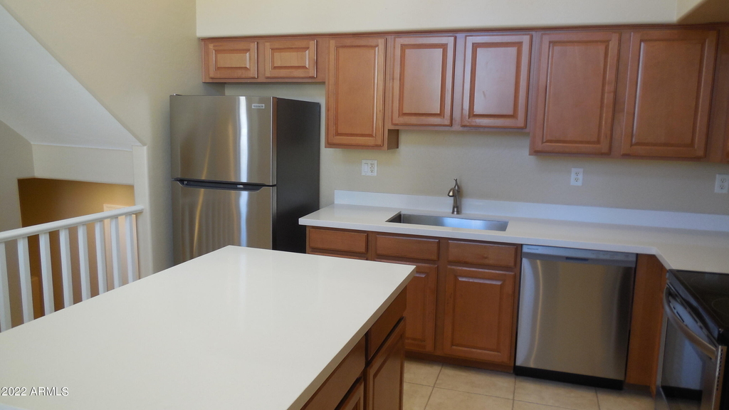 746 S Beck Avenue - Photo 2