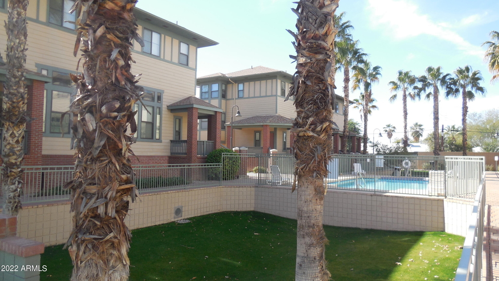 746 S Beck Avenue - Photo 21