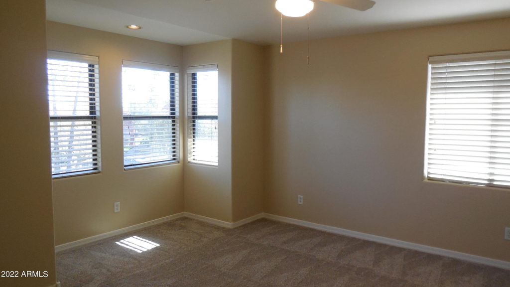 746 S Beck Avenue - Photo 10