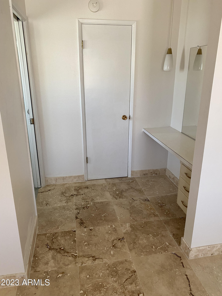 10102 W Andover Avenue - Photo 9