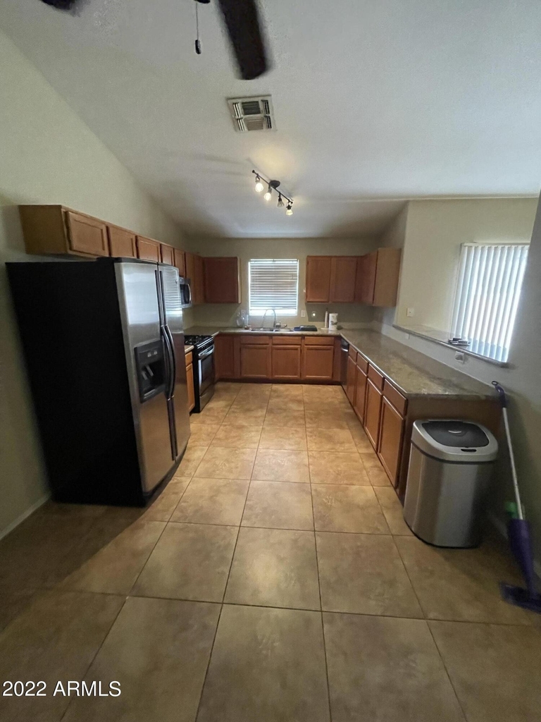 8831 N 114th Avenue - Photo 9