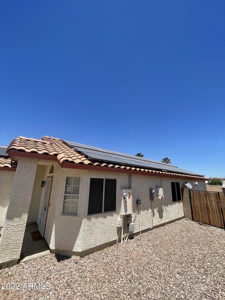 8831 N 114th Avenue - Photo 1