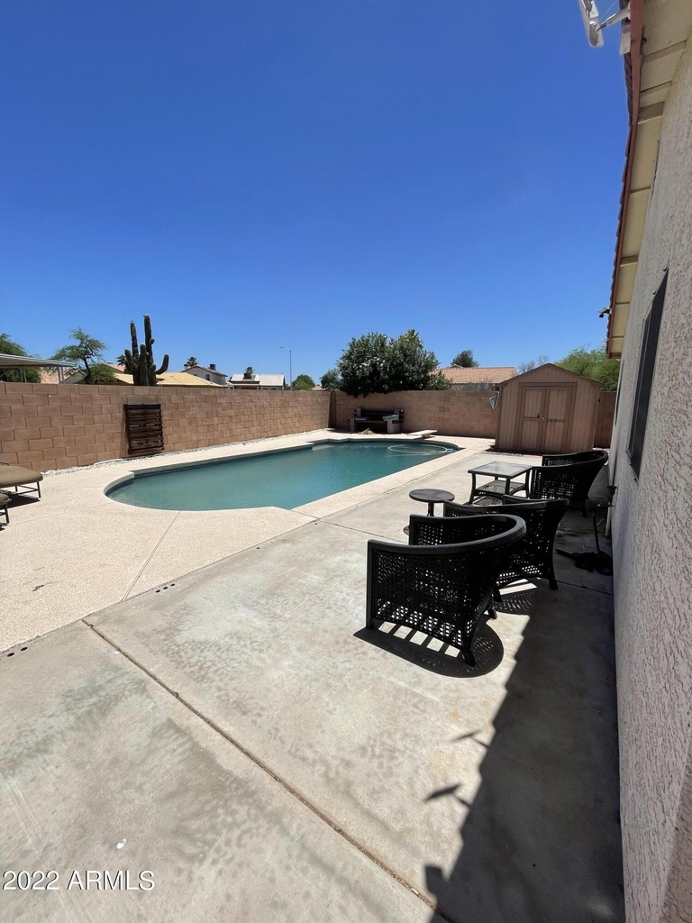8831 N 114th Avenue - Photo 2