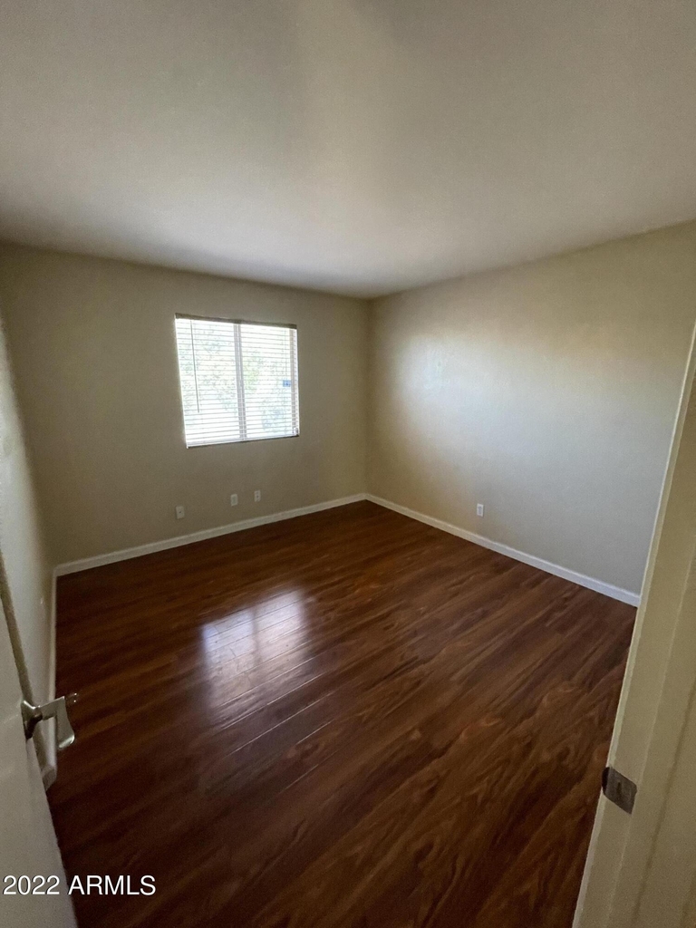 8831 N 114th Avenue - Photo 8