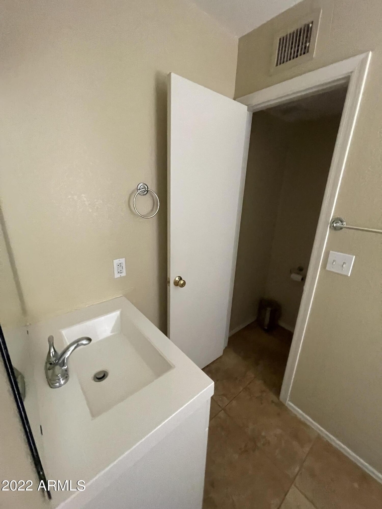 8831 N 114th Avenue - Photo 3