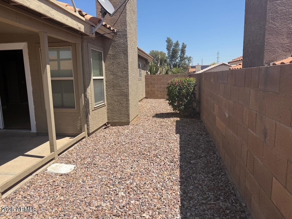8910 N 114th Avenue - Photo 10