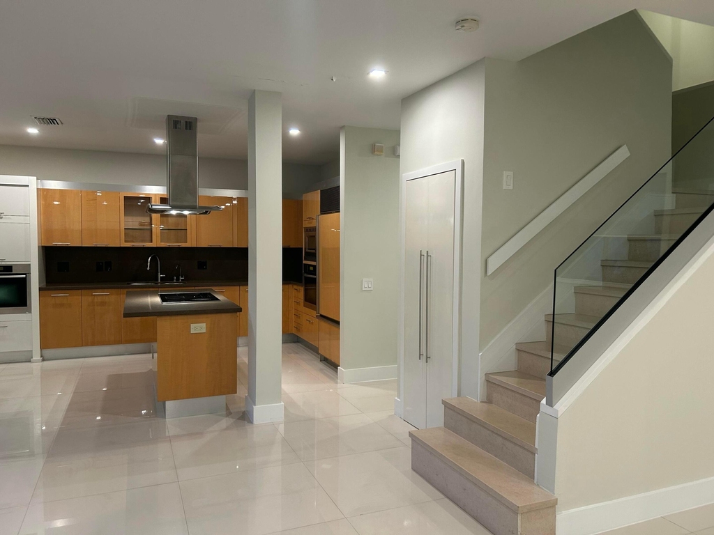 1094 Bluewood Terrace - Photo 5