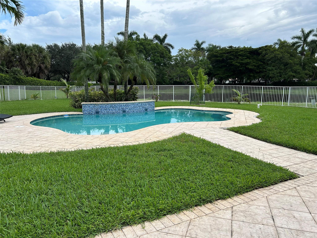 1094 Bluewood Terrace - Photo 3