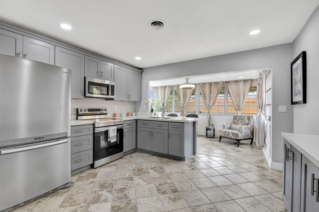 4901 Nw 27th Way - Photo 6