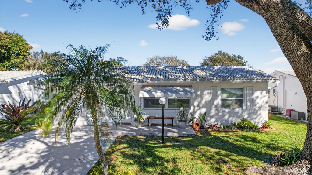8845 Nw 14th Street - Photo 0
