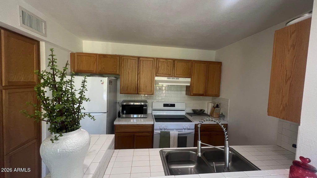 8055 E Thomas Road E - Photo 1