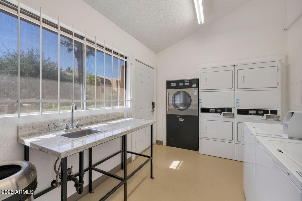 8055 E Thomas Road E - Photo 27